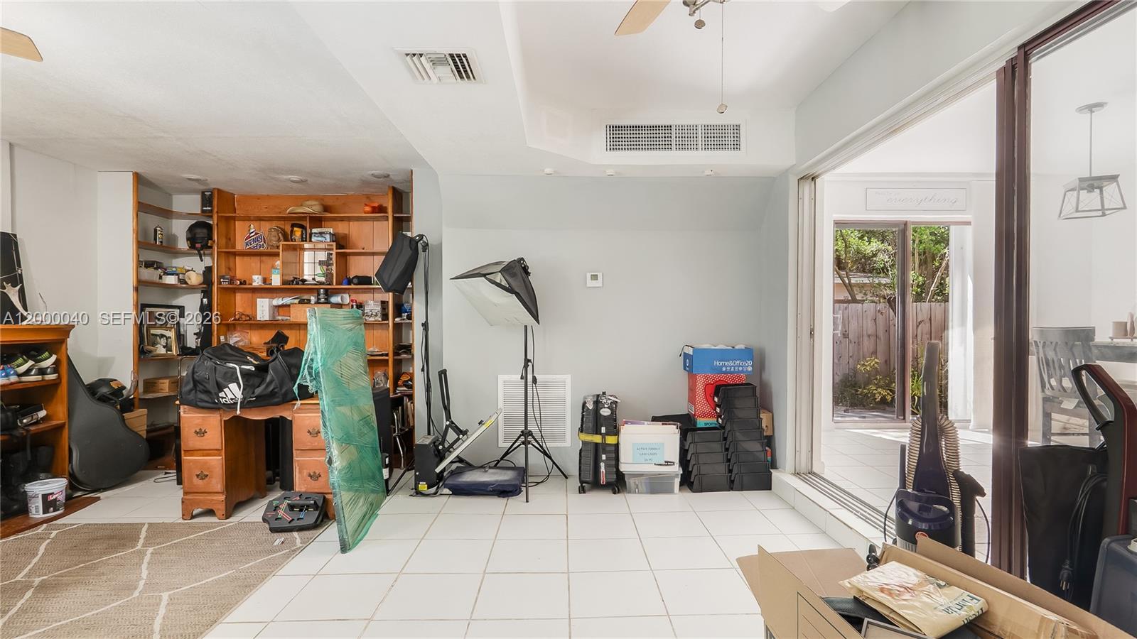 COUNTRY CLUB ESTATES UNIT - Residential