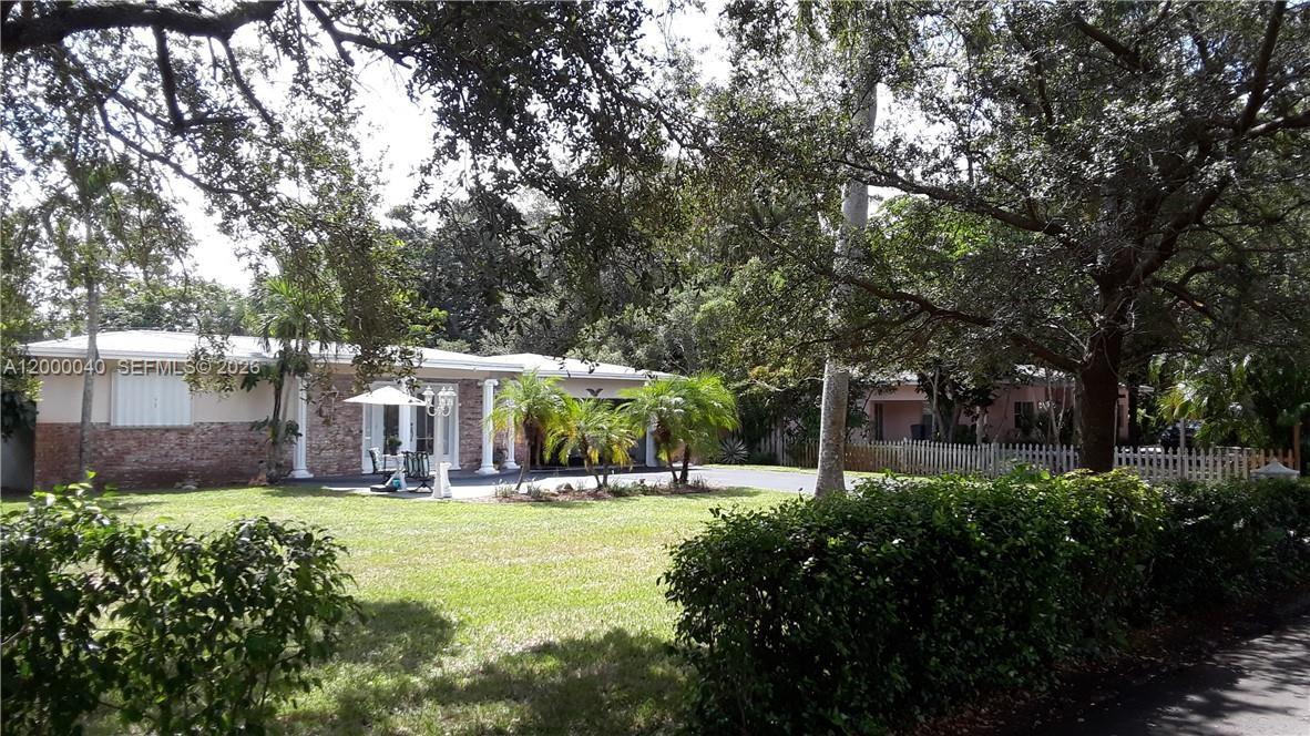 COUNTRY CLUB ESTATES UNIT - Residential