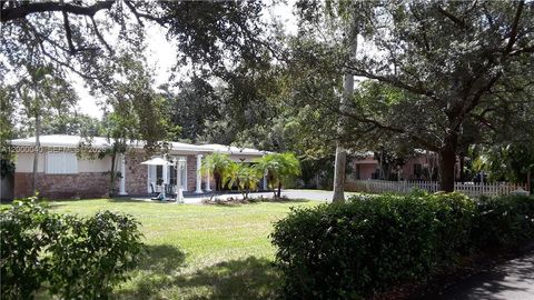 Photo of 4020 SW 2nd St, Plantation, FL 33317 (MLS # A12000040)