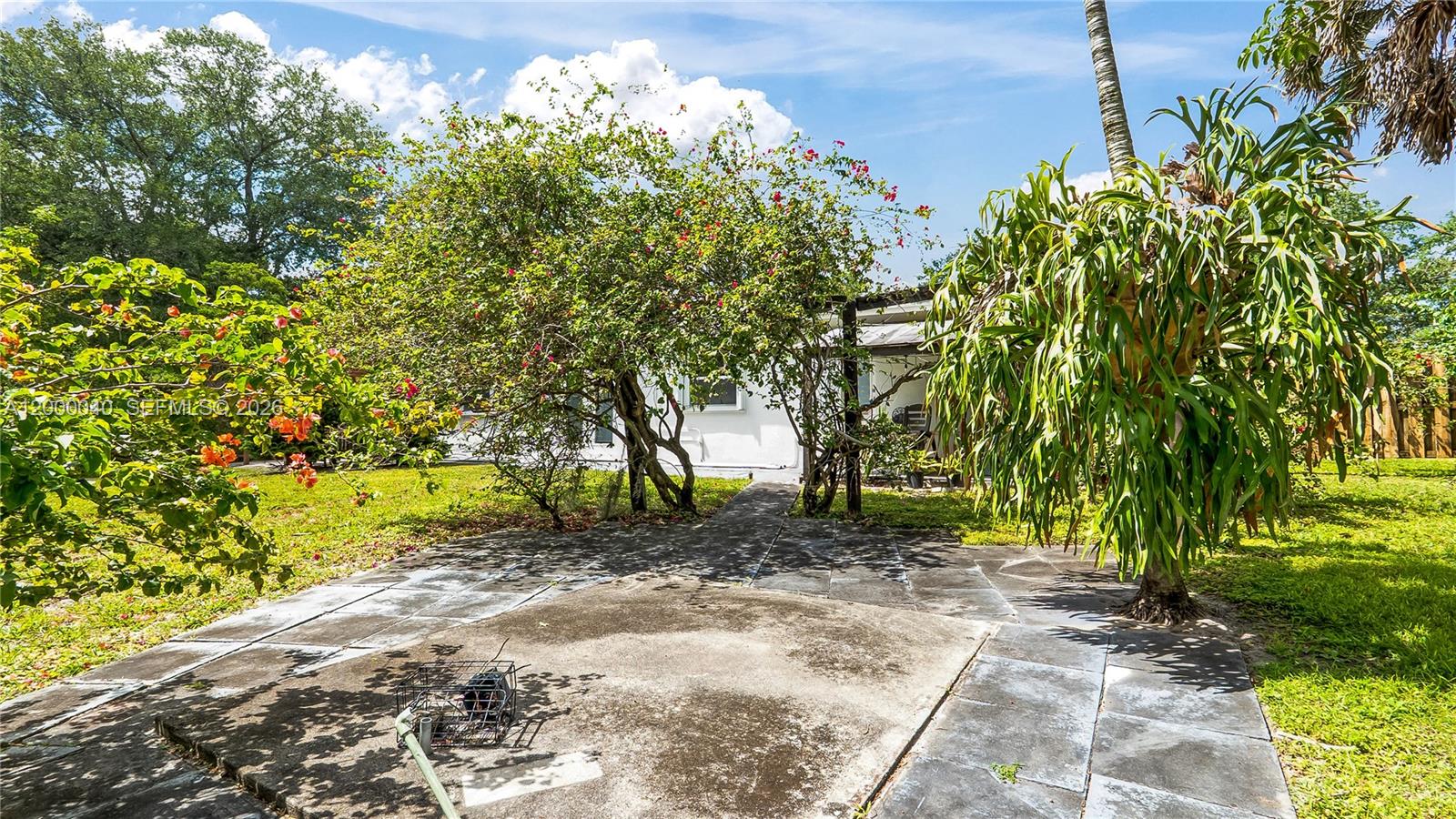 COUNTRY CLUB ESTATES UNIT - Residential