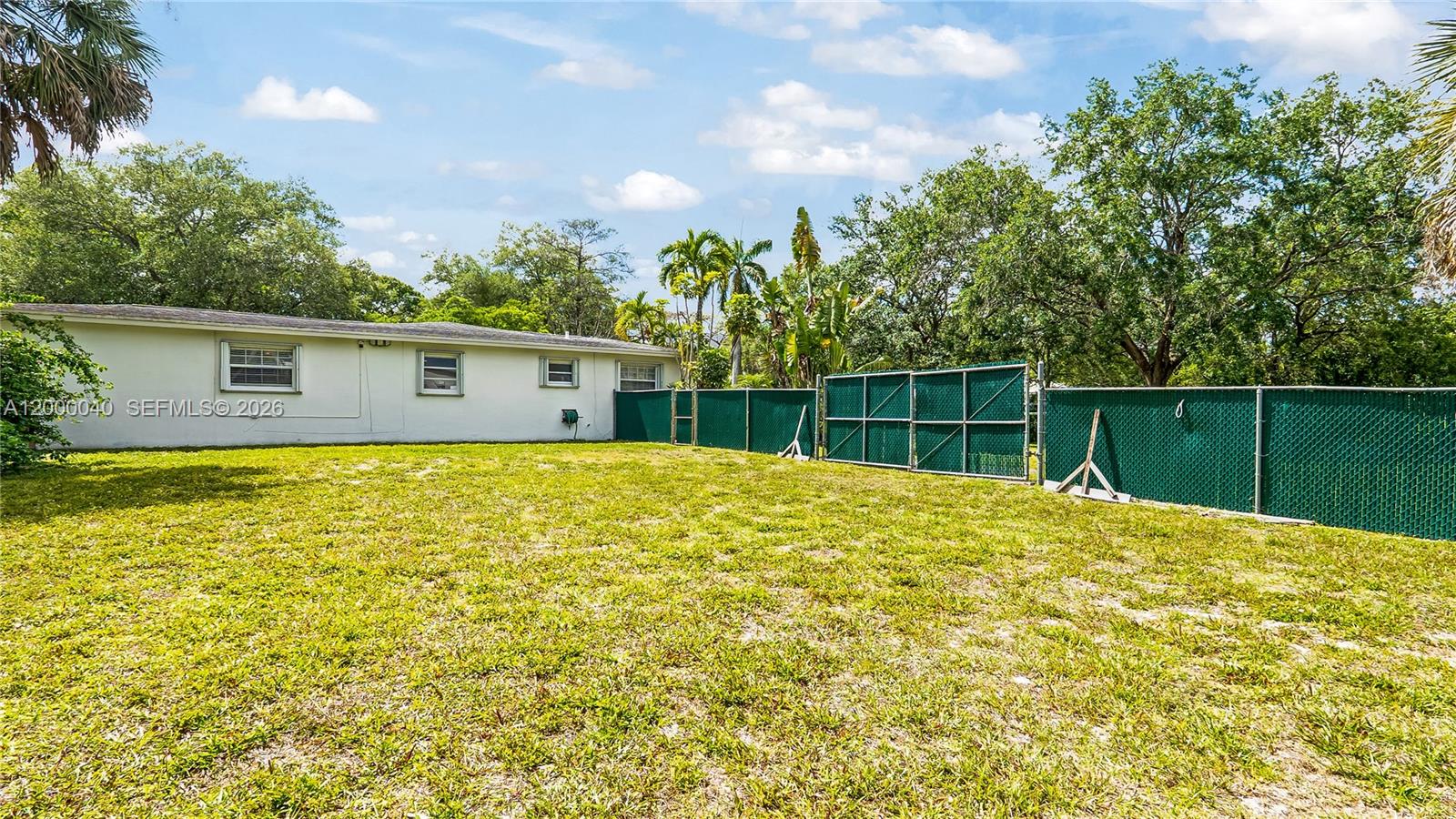 COUNTRY CLUB ESTATES UNIT - Residential