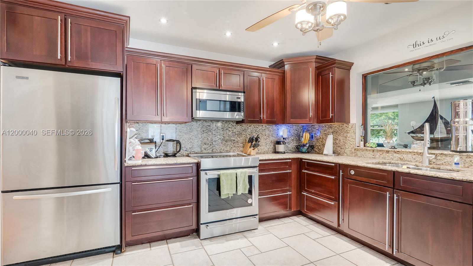 COUNTRY CLUB ESTATES UNIT - Residential