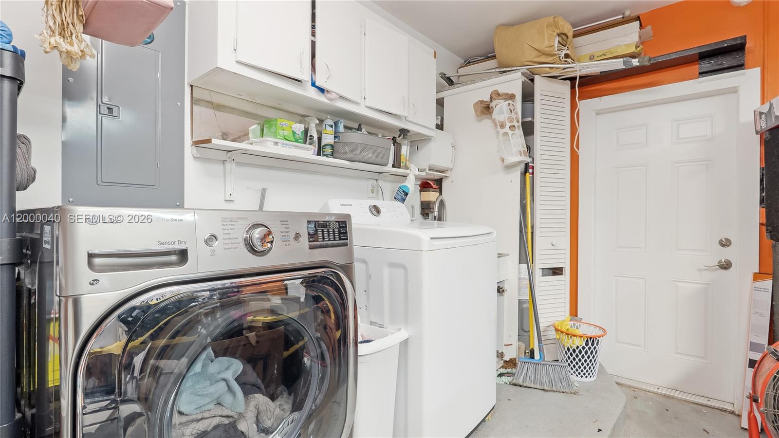 COUNTRY CLUB ESTATES UNIT - Residential