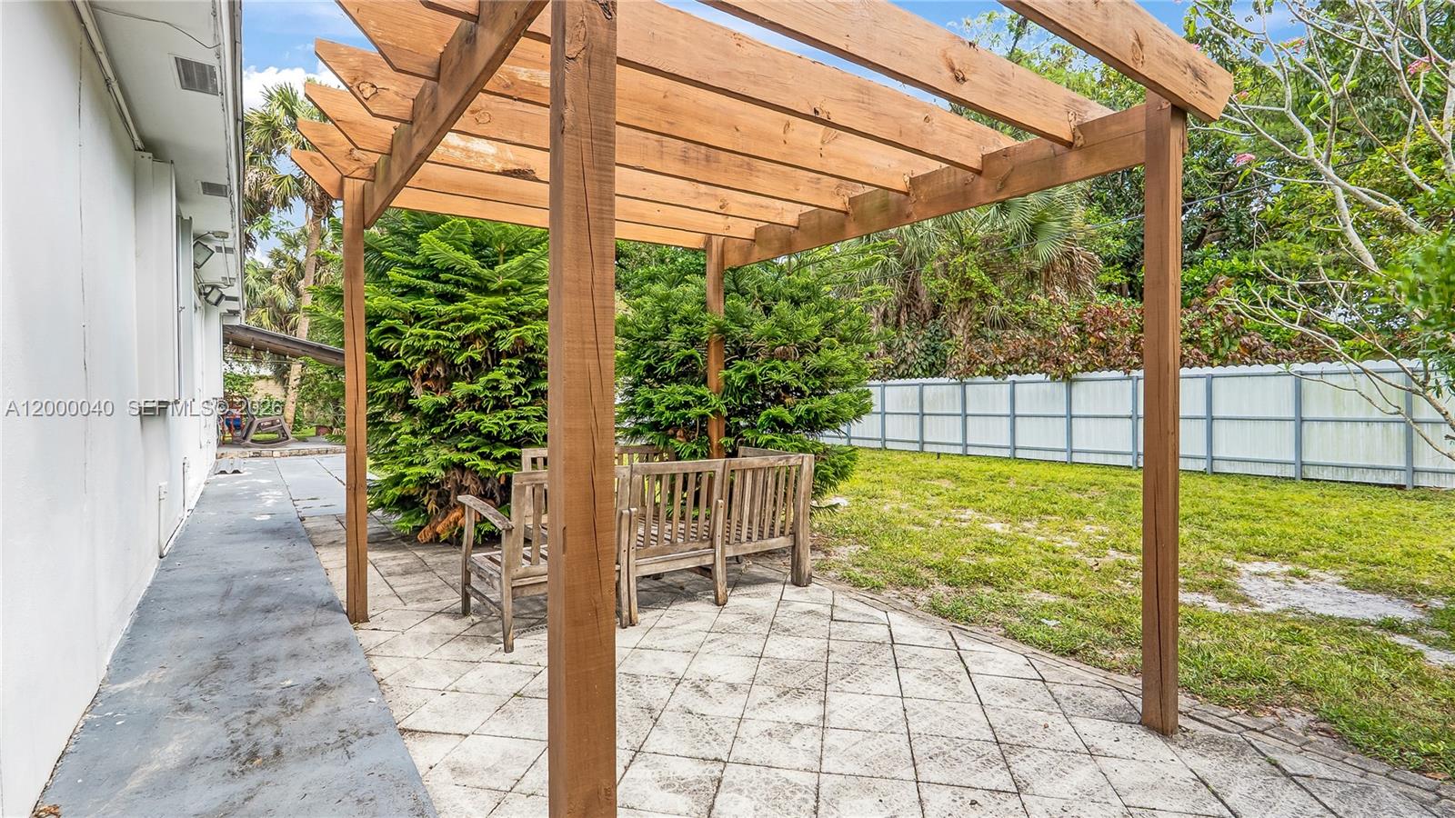 COUNTRY CLUB ESTATES UNIT - Residential