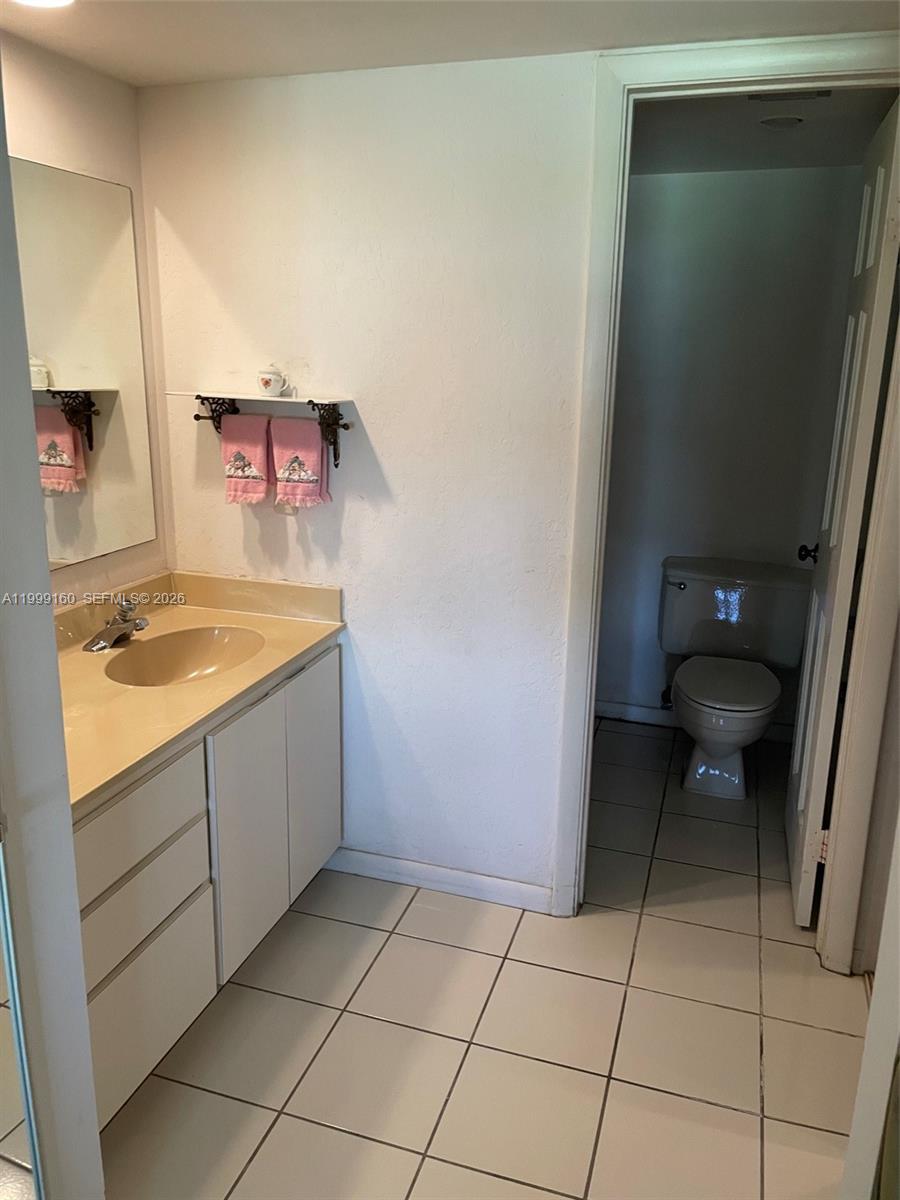 CONDO 26 OF WHITEHALL CON - Residential