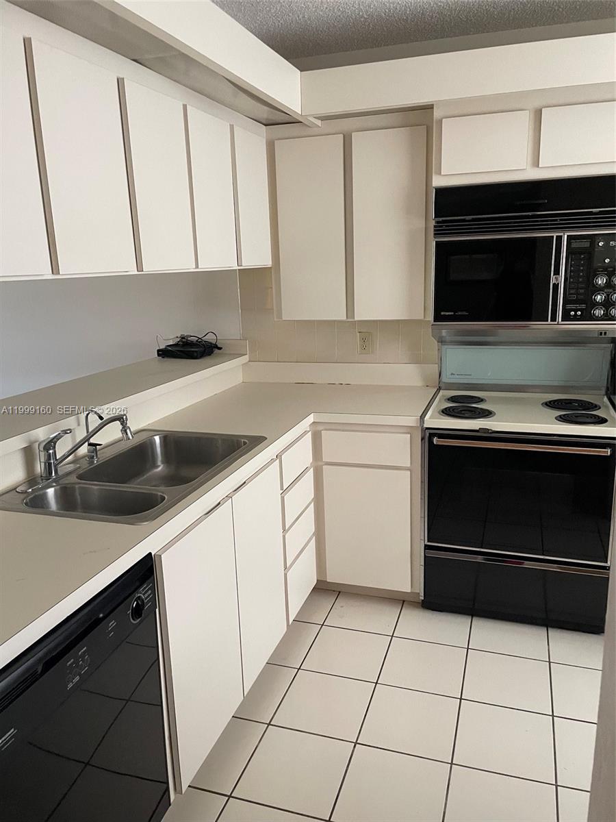 CONDO 26 OF WHITEHALL CON - Residential