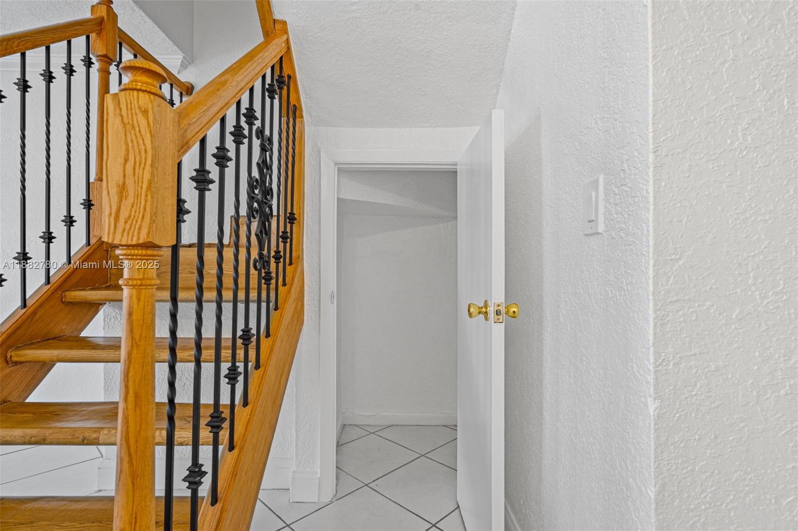 VILLAS OF PINECREST CONDO - Residential Lease