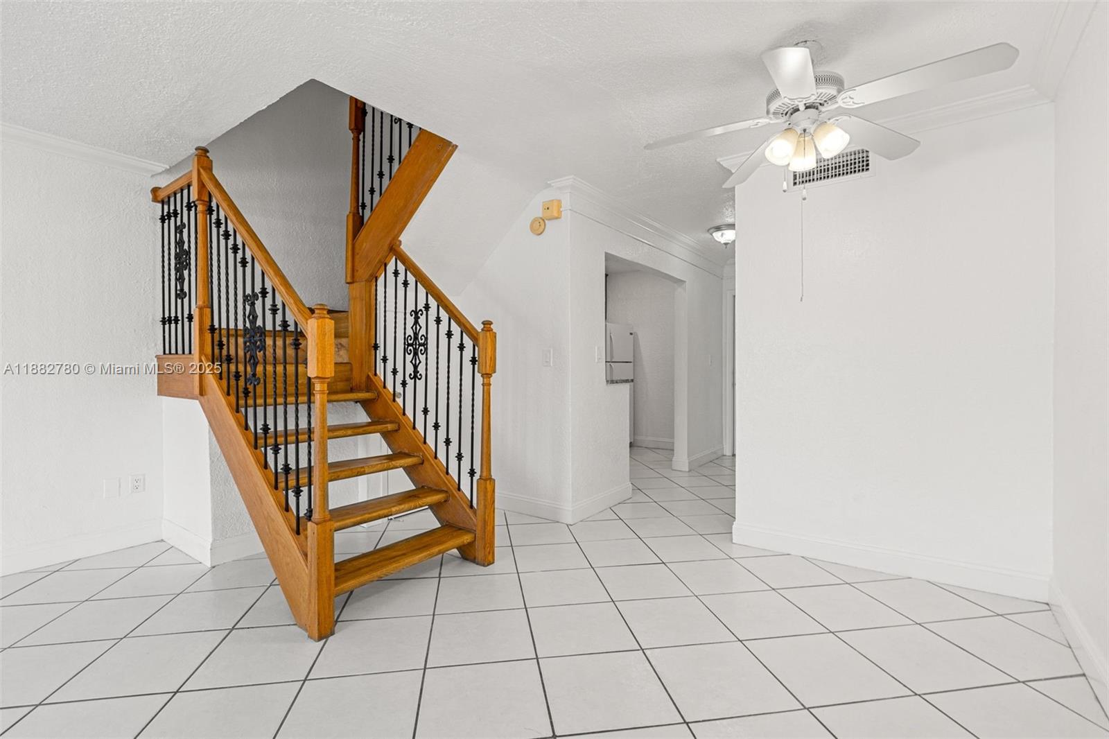 VILLAS OF PINECREST CONDO - Residential Lease