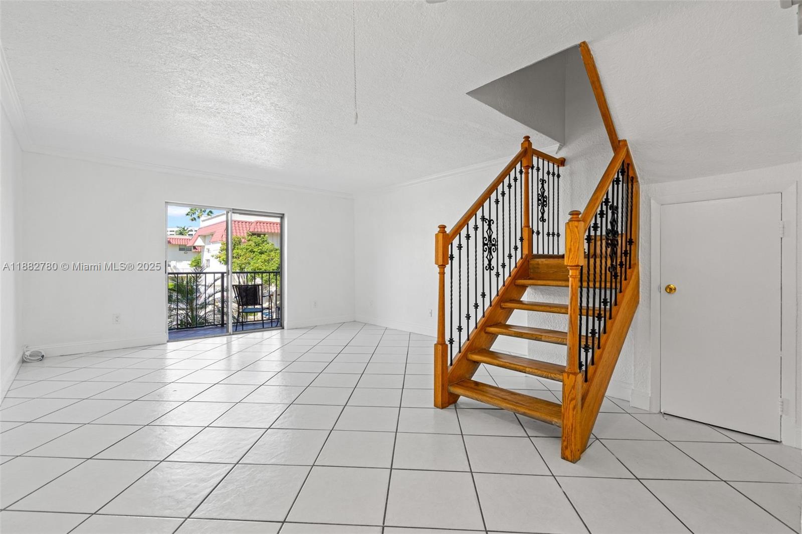 VILLAS OF PINECREST CONDO - Residential Lease