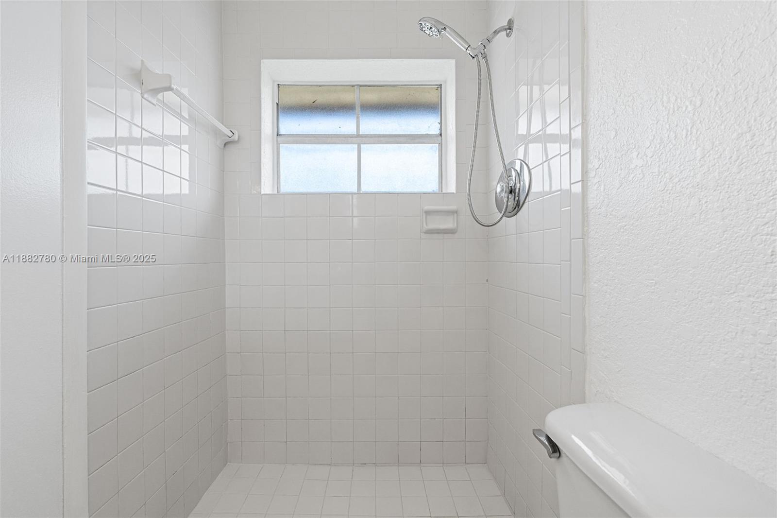 VILLAS OF PINECREST CONDO - Residential Lease