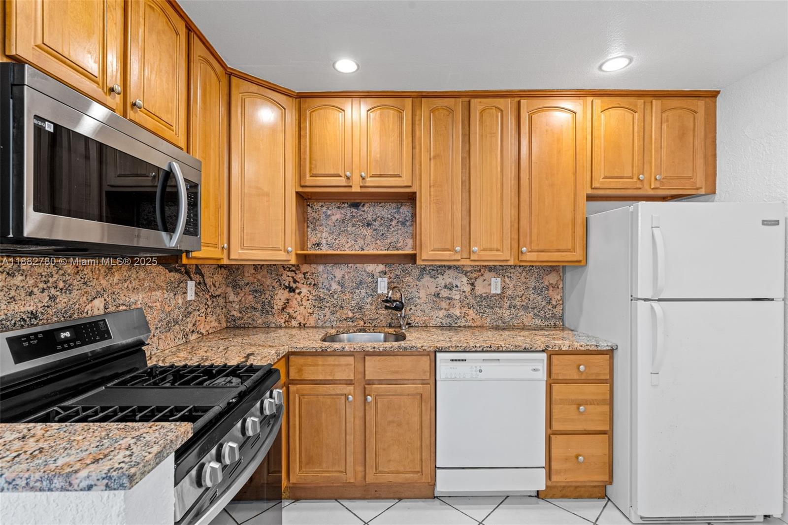 VILLAS OF PINECREST CONDO - Residential Lease