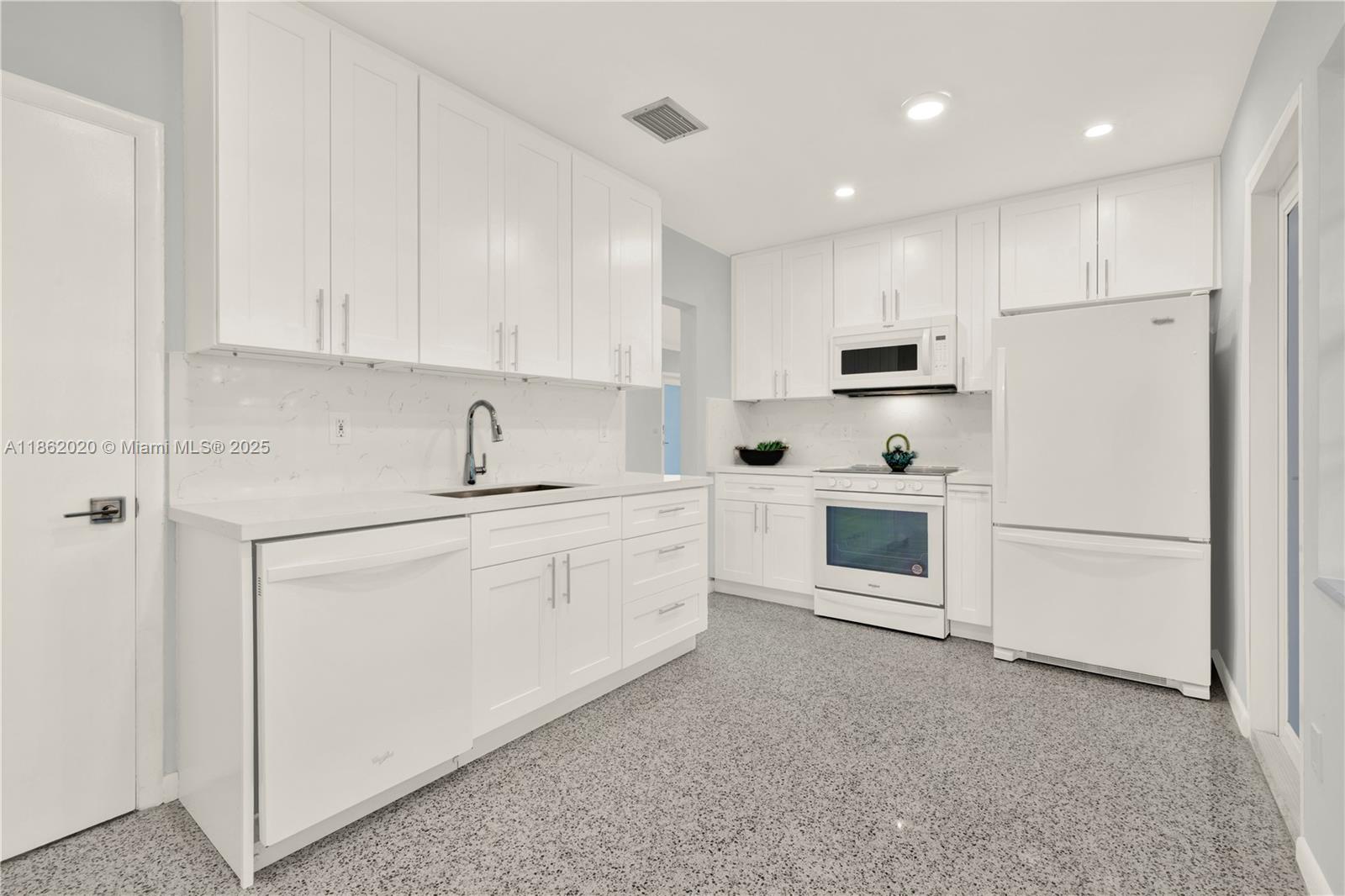 PALMETTO COUNTRY CLUB EST - Residential