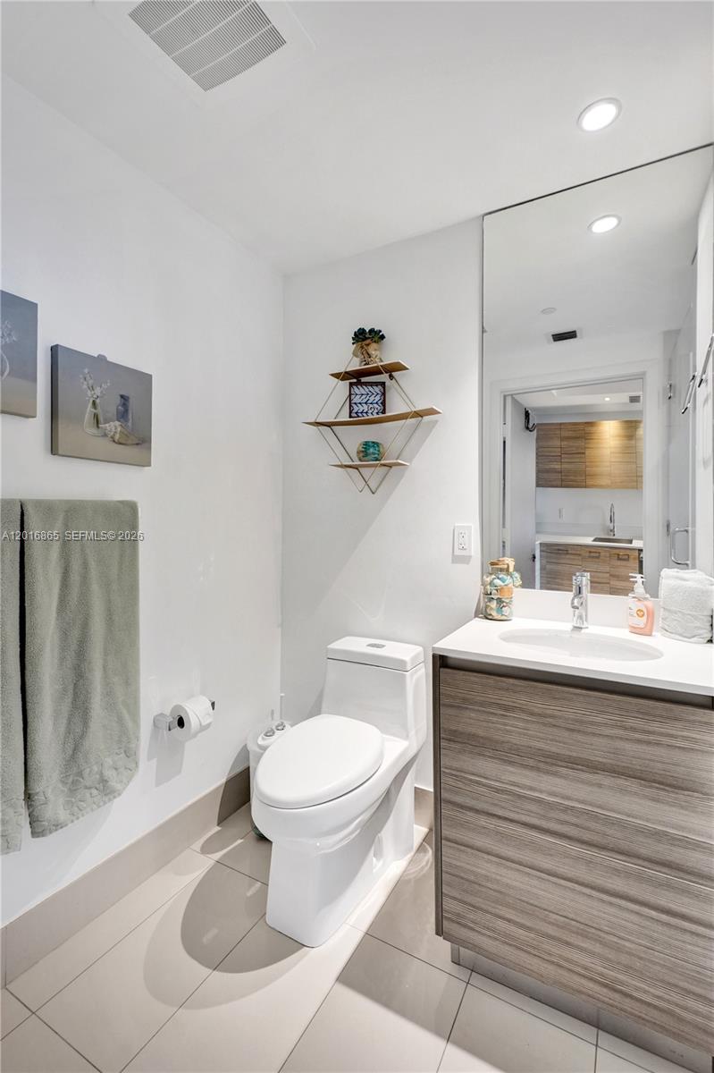3401 MIDTOWN CONDO - Residential