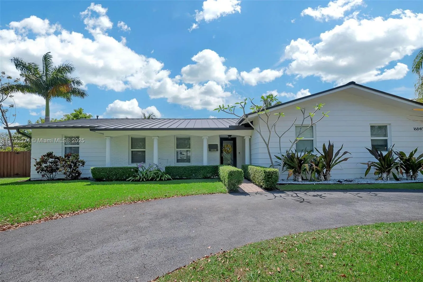 Palmetto Bay, Florida 33157, United States, 4 Bedrooms Bedrooms, ,2 BathroomsBathrooms,Residential,Active,118794