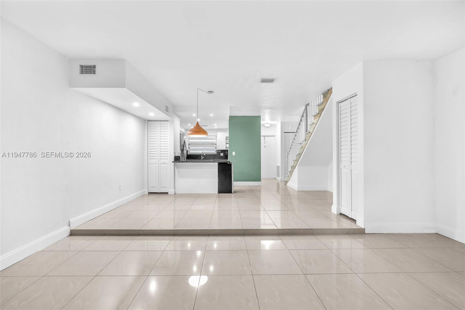 SANDPIPER POINT - Residential