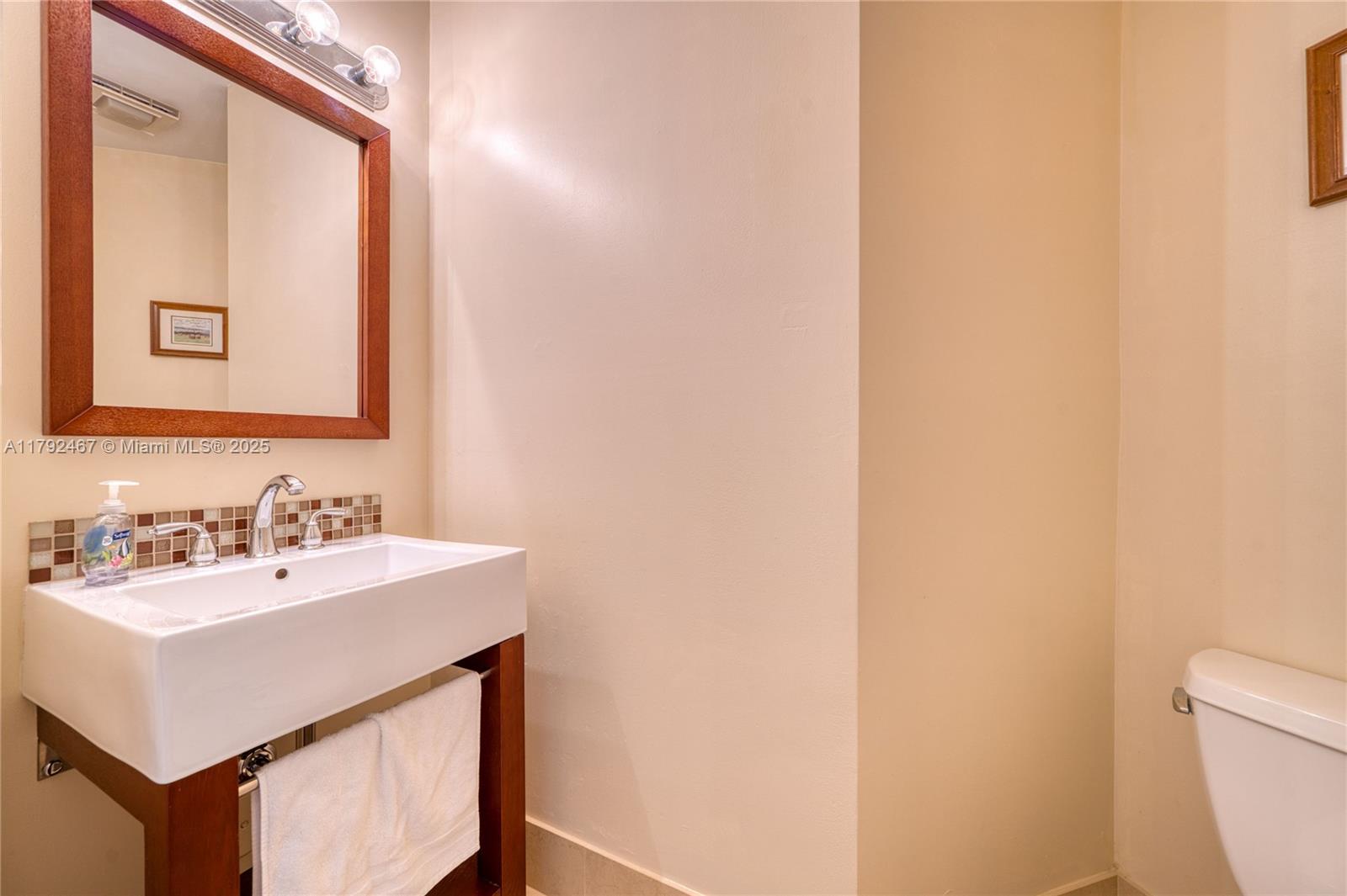 EMBASSY LAKES - Residential