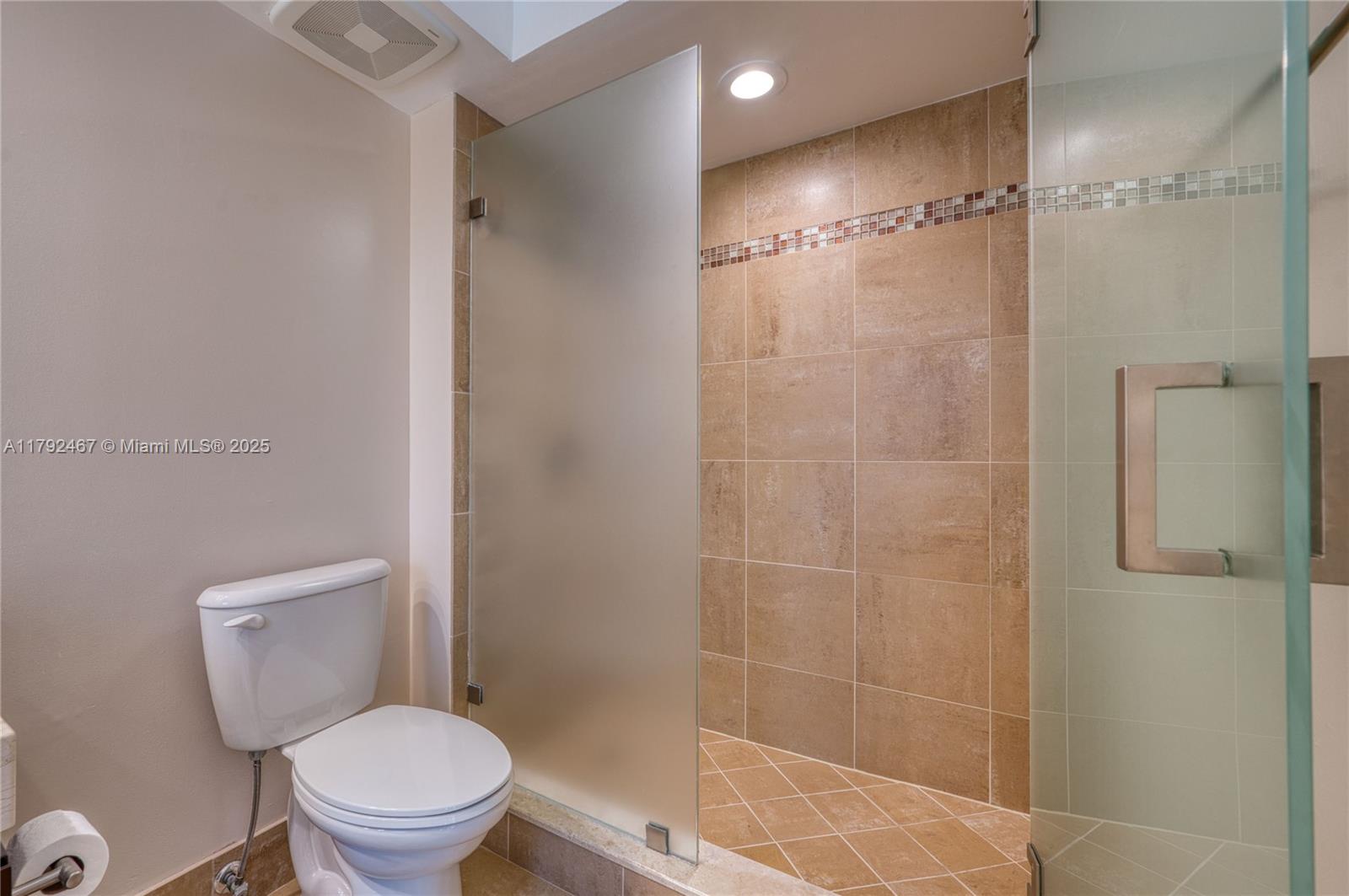 EMBASSY LAKES - Residential