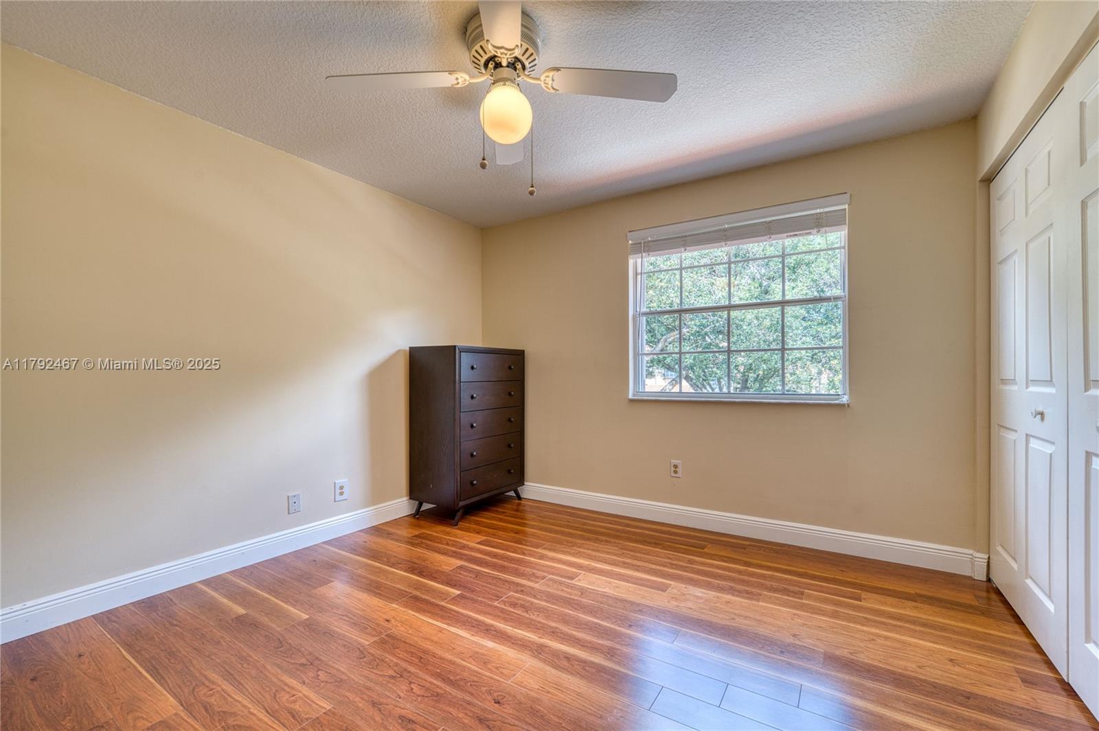 EMBASSY LAKES - Residential