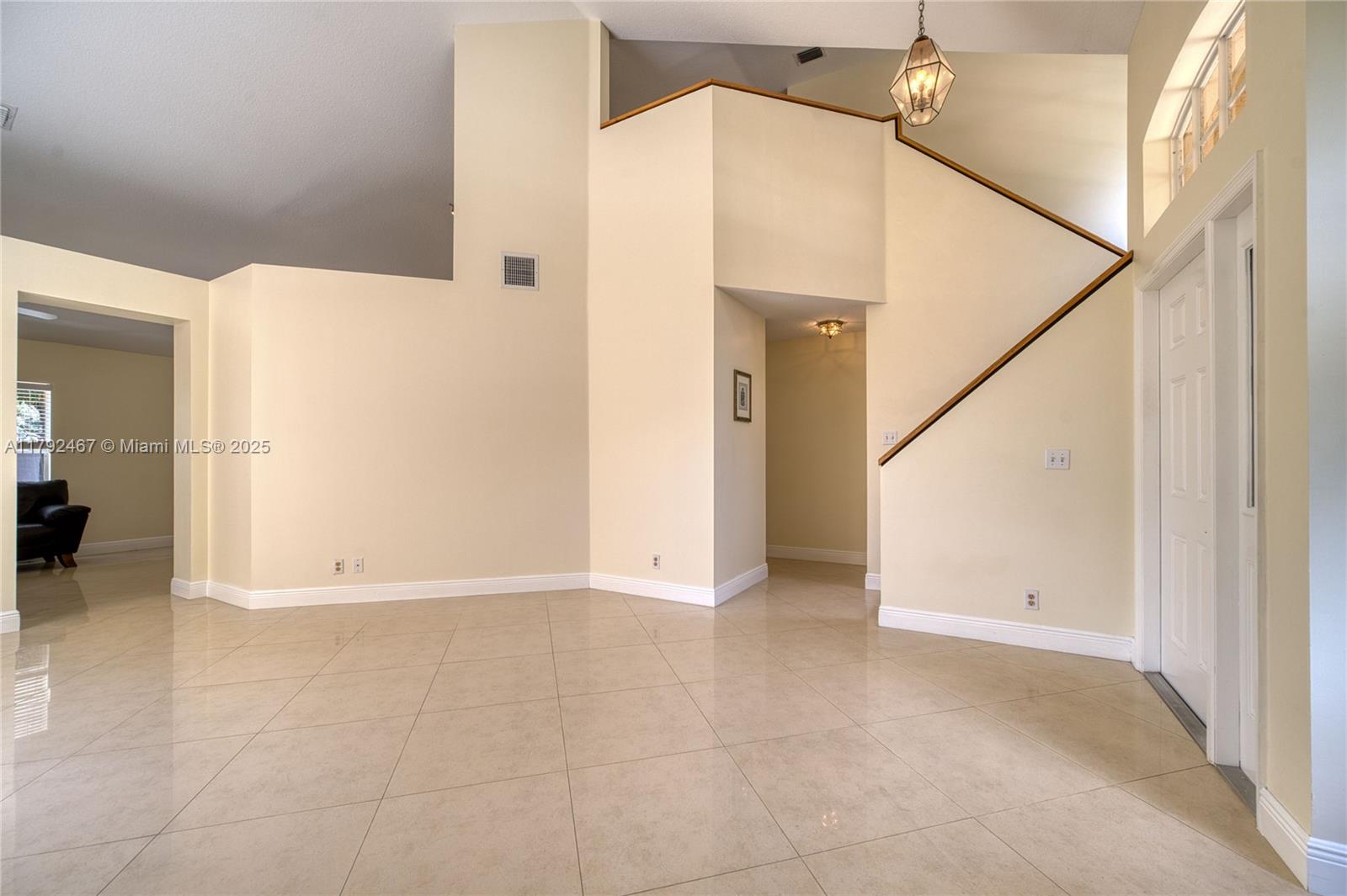 EMBASSY LAKES - Residential