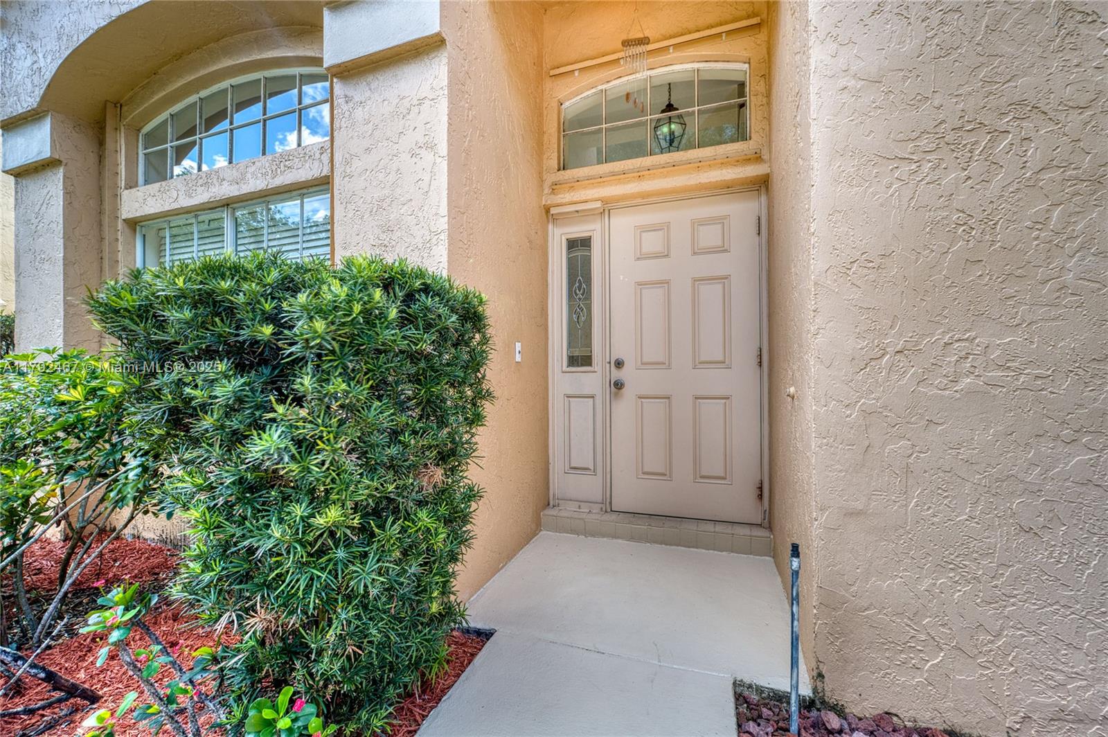 EMBASSY LAKES - Residential