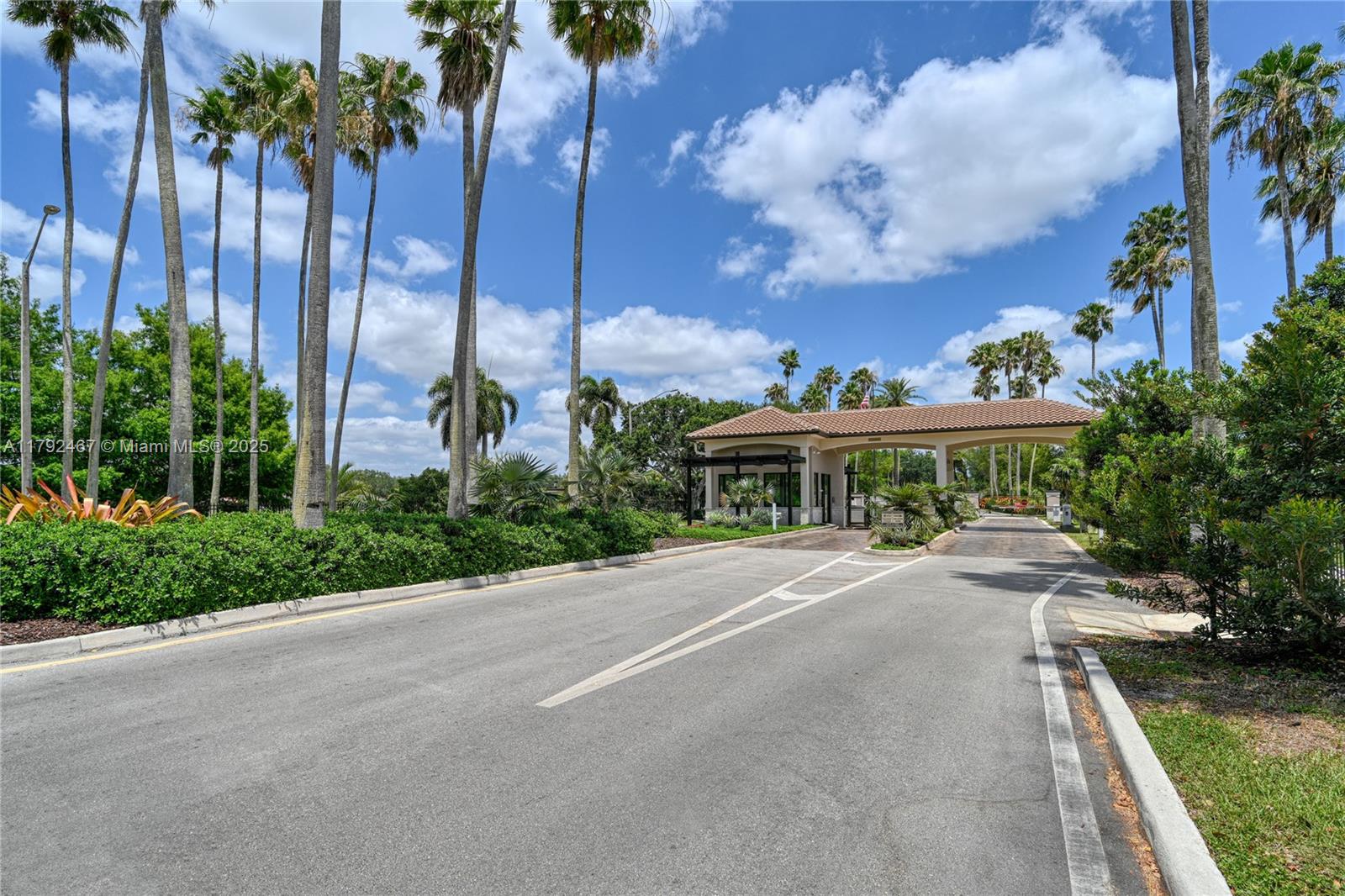 EMBASSY LAKES - Residential