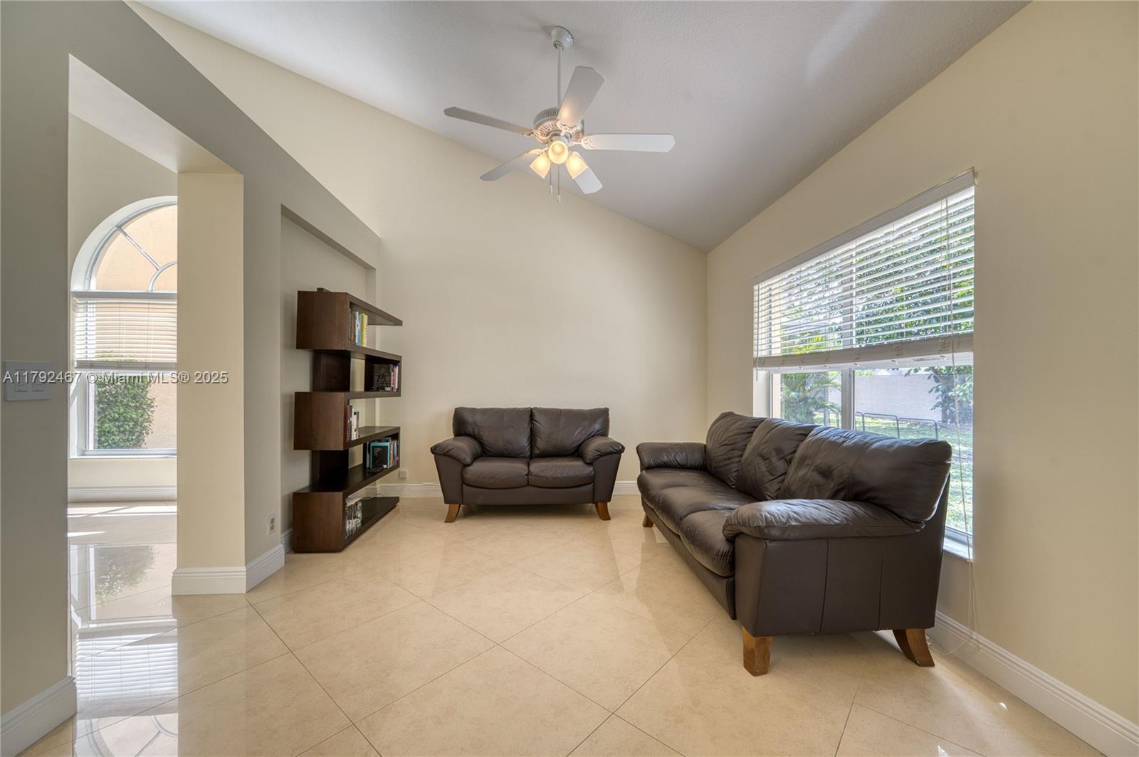 EMBASSY LAKES - Residential