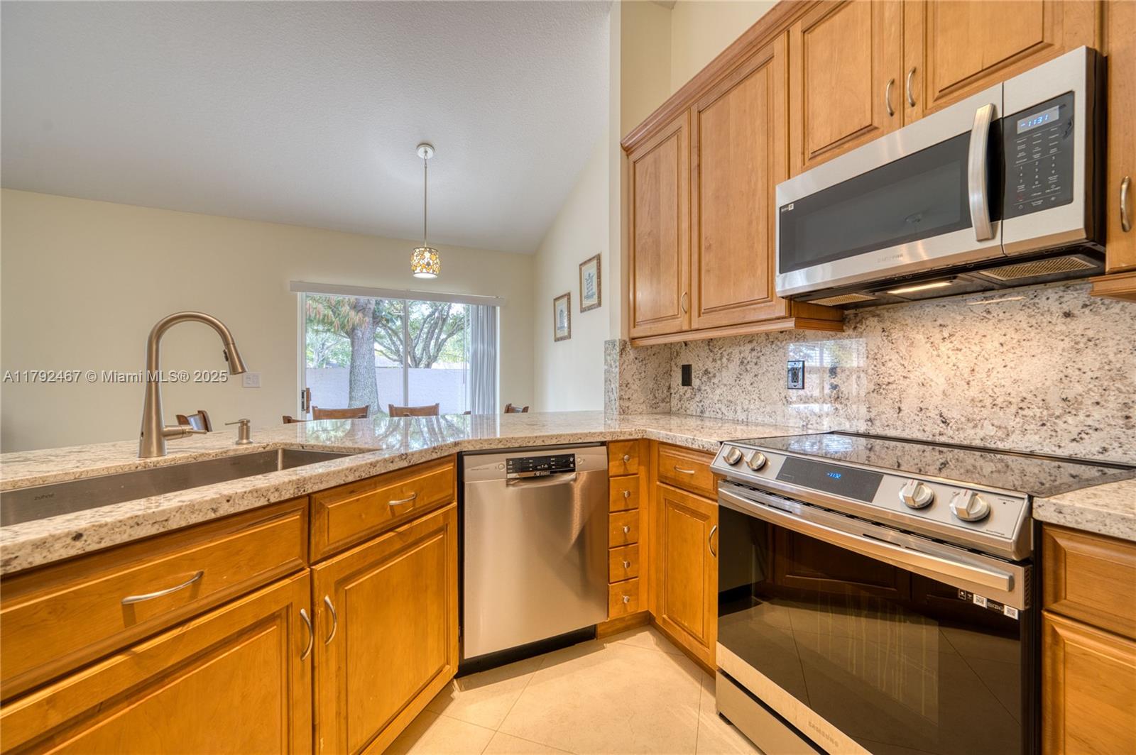 EMBASSY LAKES - Residential