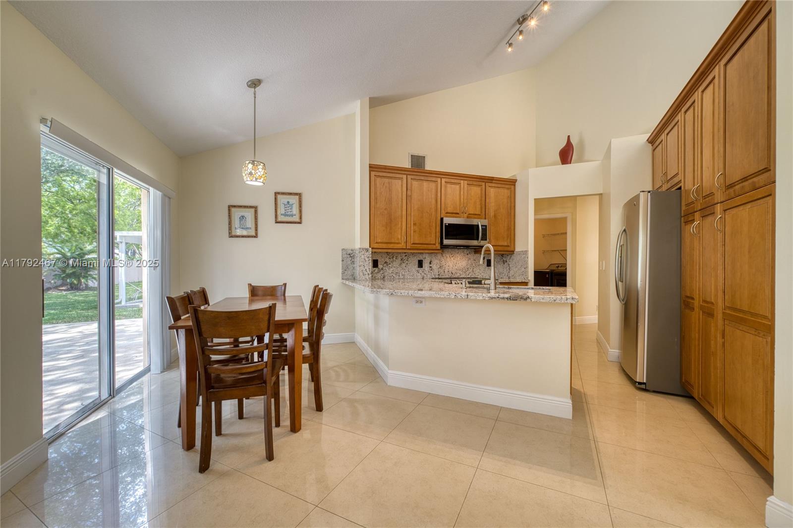 EMBASSY LAKES - Residential