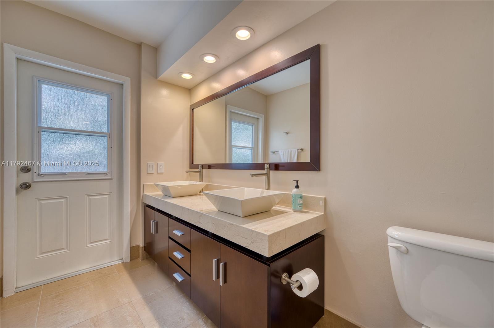 EMBASSY LAKES - Residential