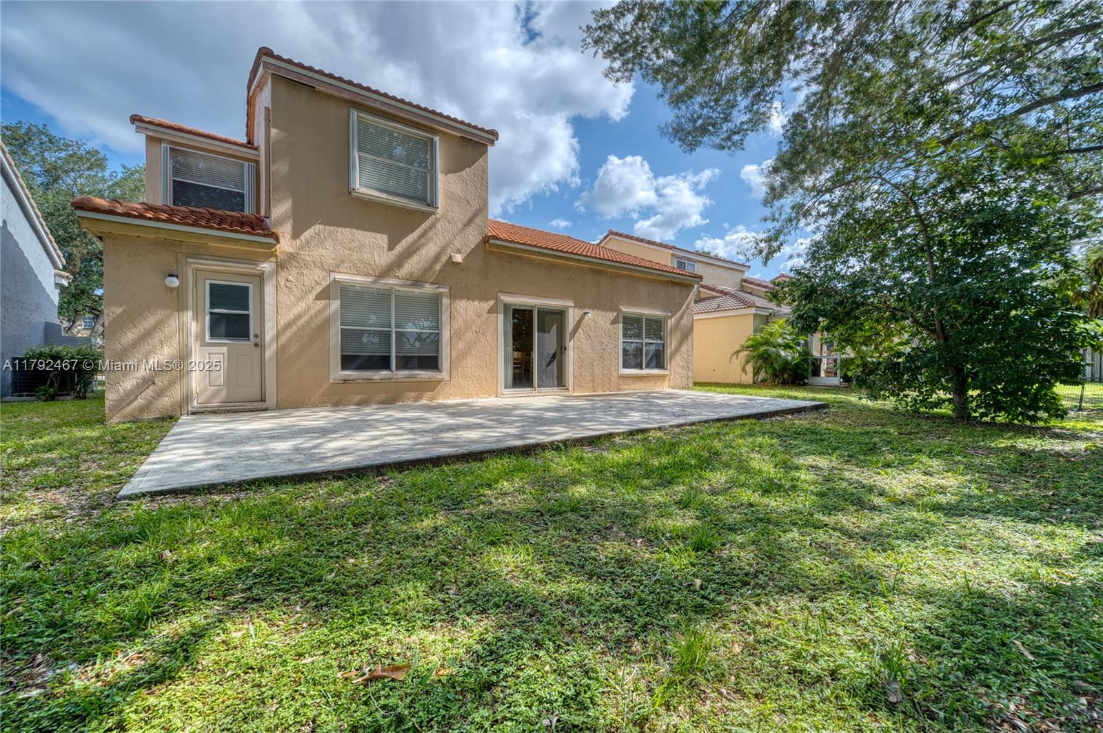 EMBASSY LAKES - Residential