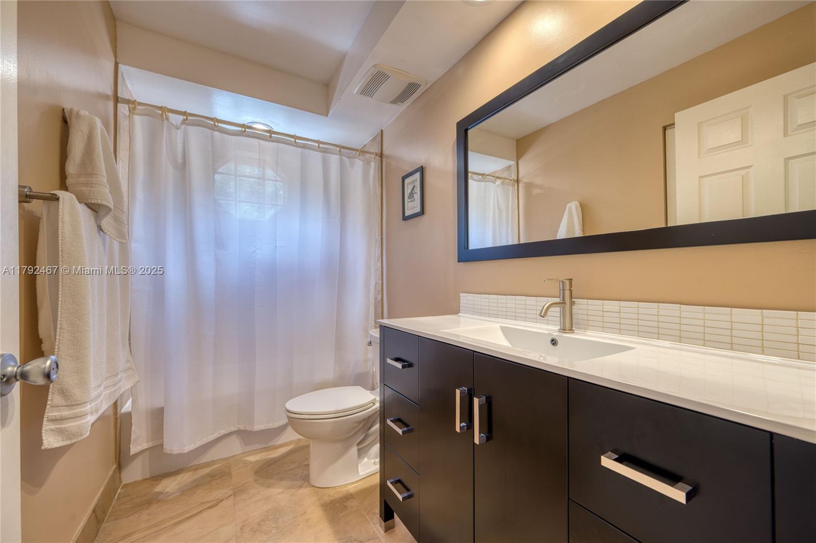 EMBASSY LAKES - Residential