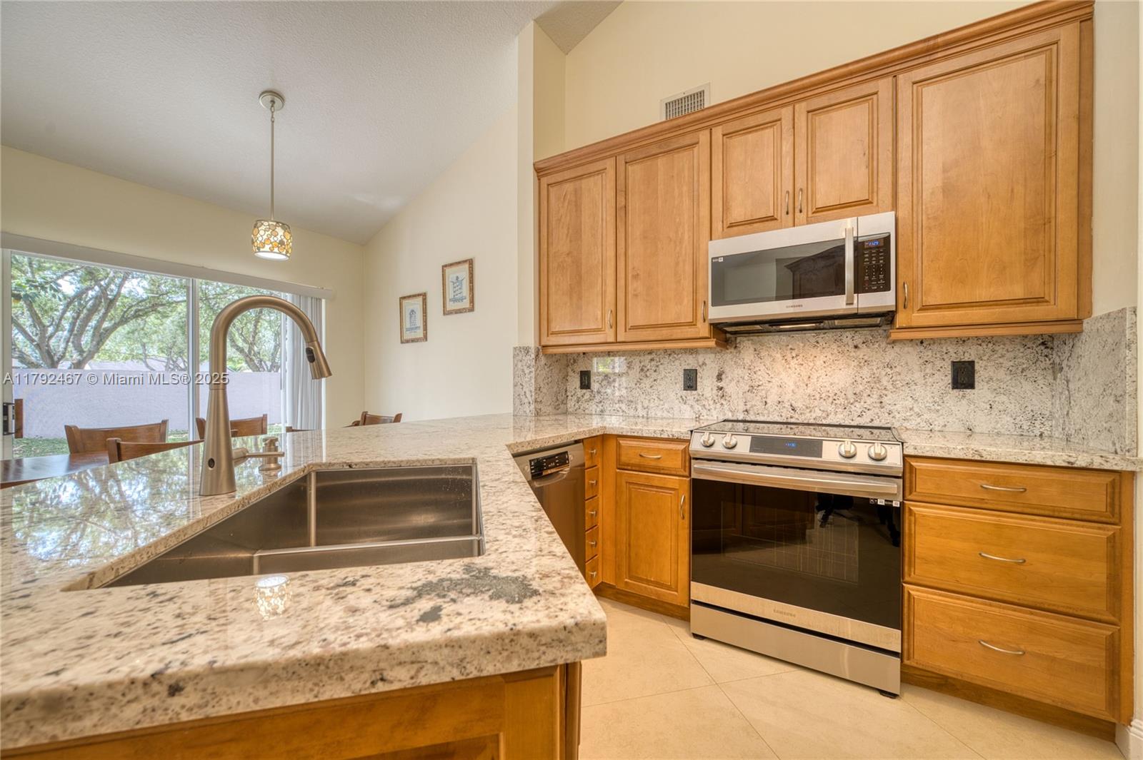 EMBASSY LAKES - Residential