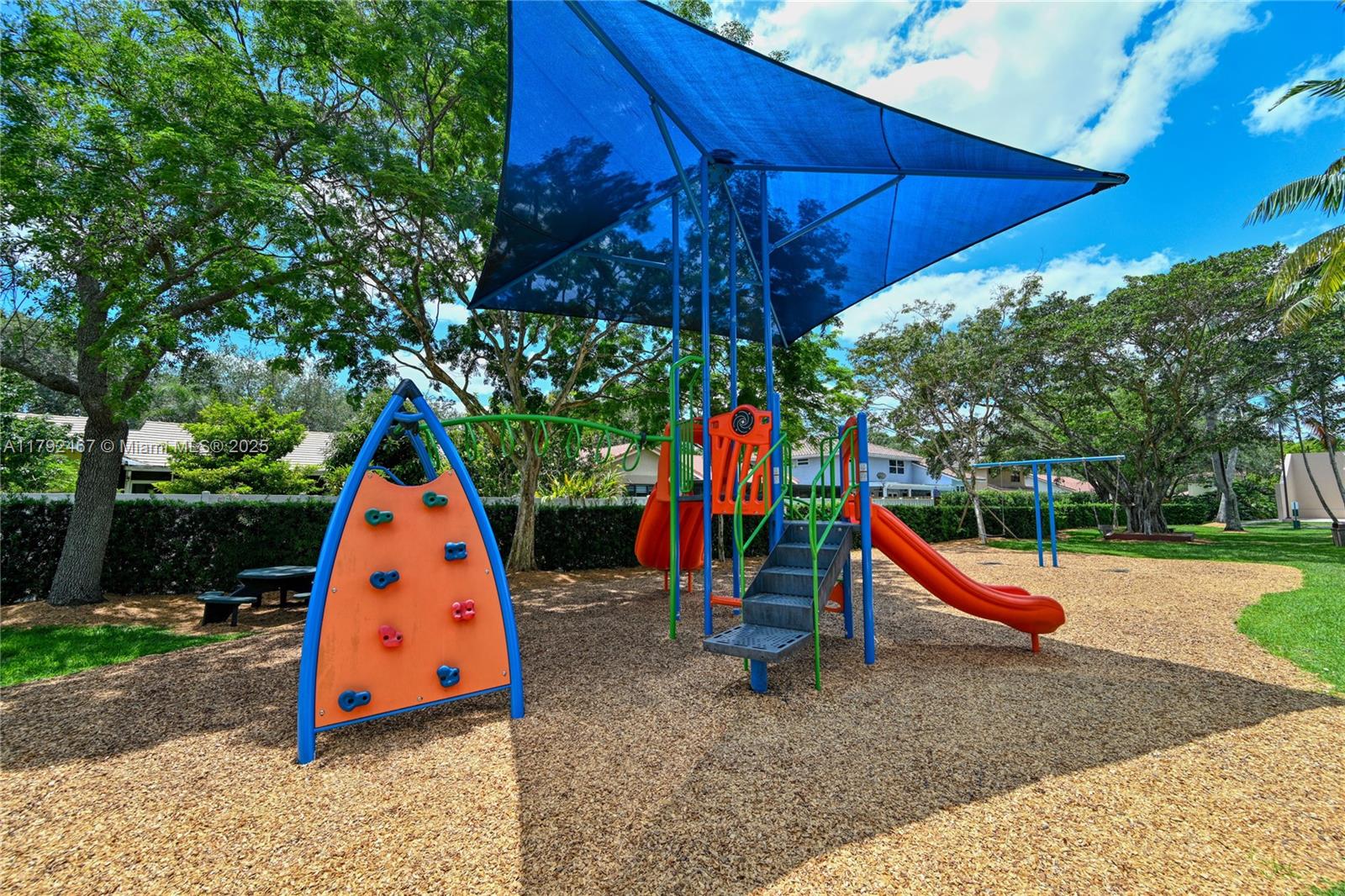 EMBASSY LAKES - Residential