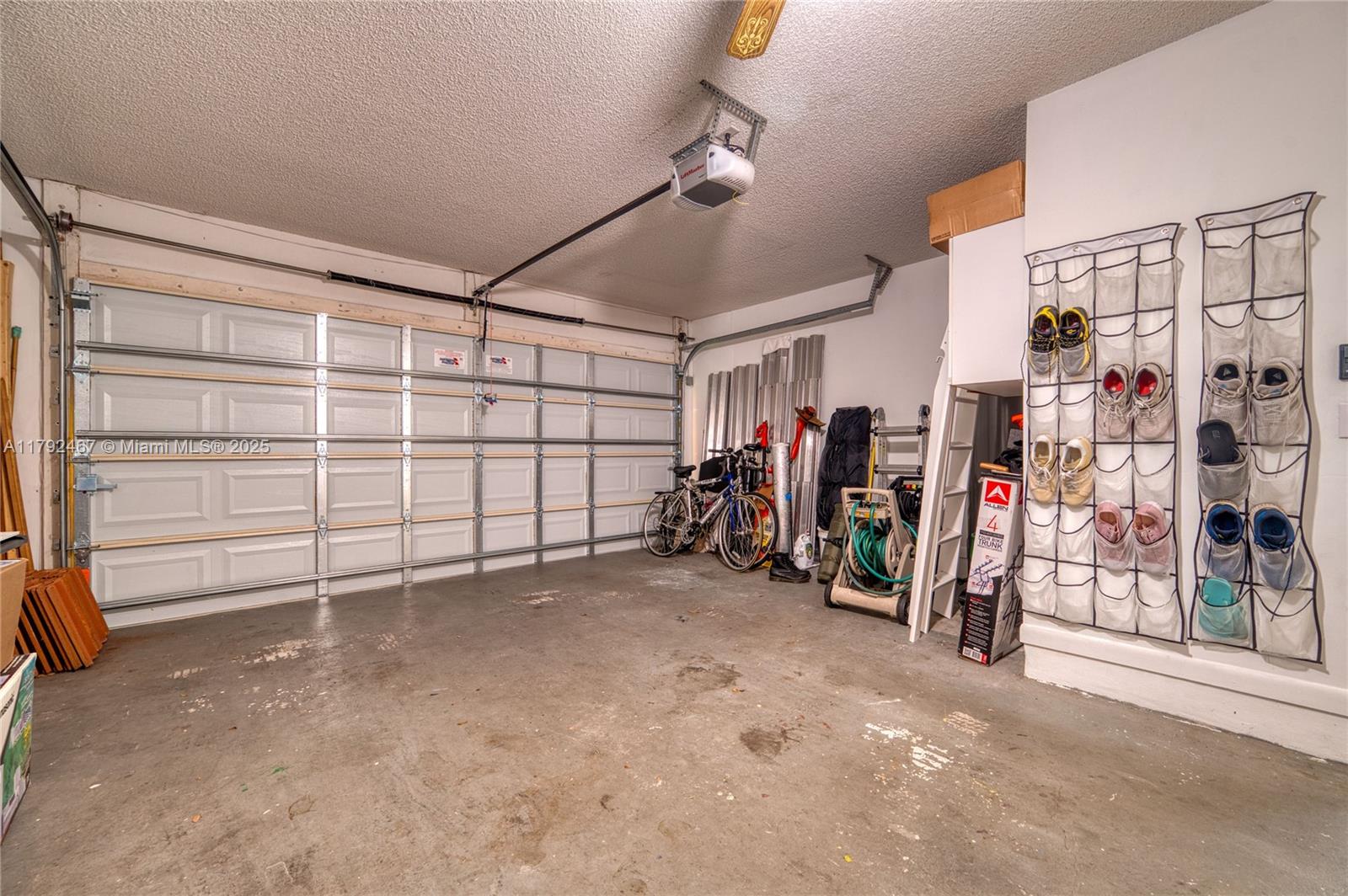 EMBASSY LAKES - Residential