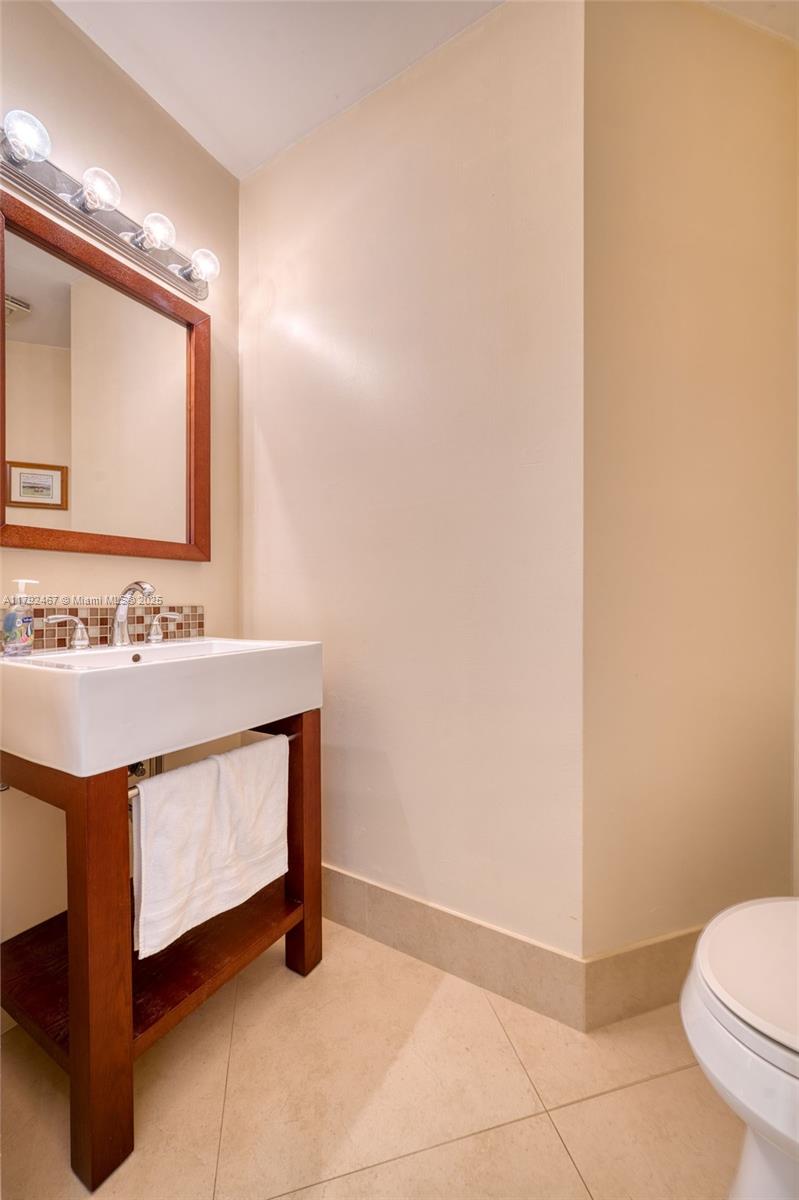 EMBASSY LAKES - Residential