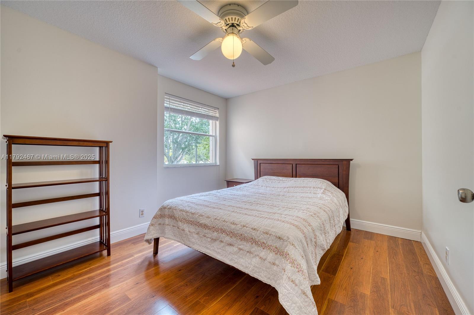 EMBASSY LAKES - Residential