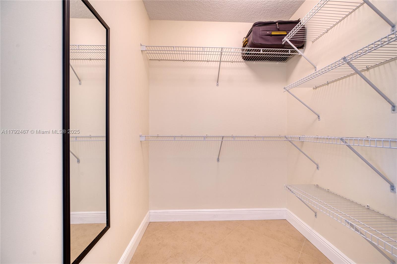 EMBASSY LAKES - Residential