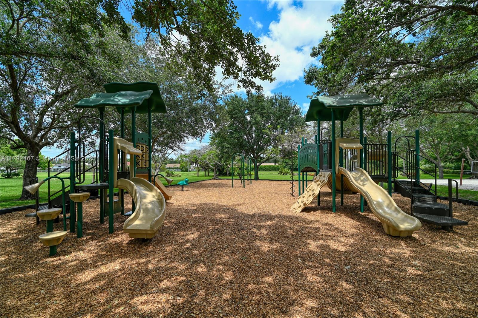 EMBASSY LAKES - Residential