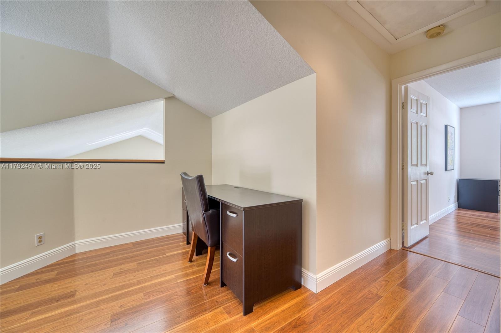 EMBASSY LAKES - Residential