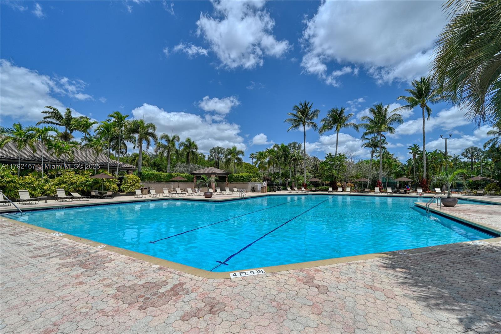 EMBASSY LAKES - Residential