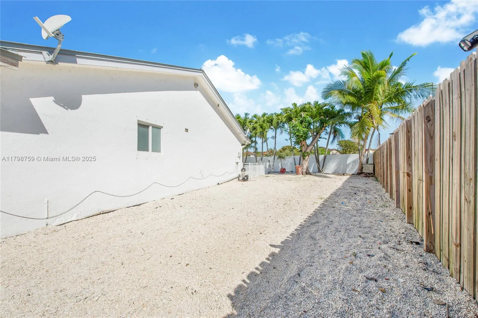 Miami, Florida 33177, United States, 4 Bedrooms Bedrooms, ,2 BathroomsBathrooms,Residential,Pending,124613