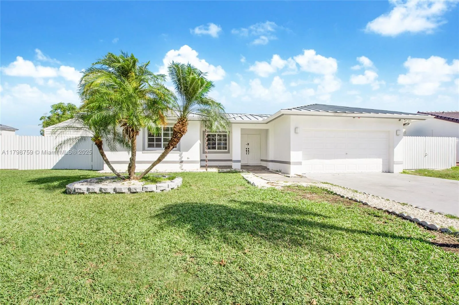 Miami, Florida 33177, United States, 4 Bedrooms Bedrooms, ,2 BathroomsBathrooms,Residential,Pending,124613