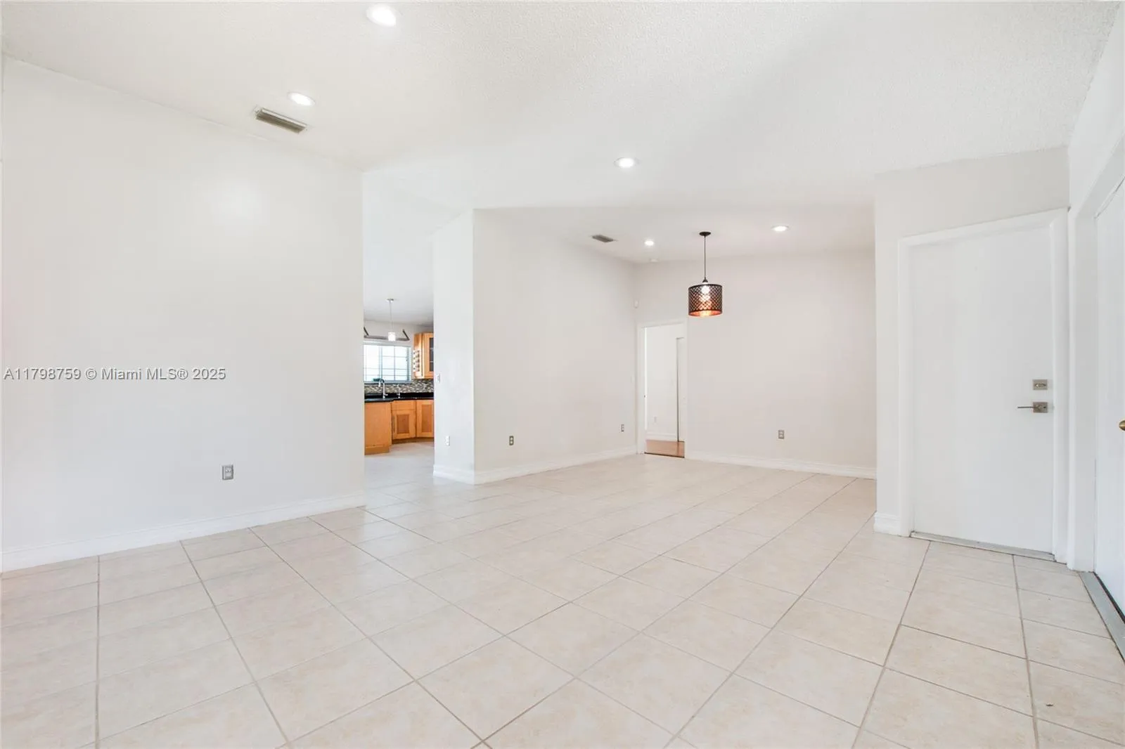 Miami, Florida 33177, United States, 4 Bedrooms Bedrooms, ,2 BathroomsBathrooms,Residential,Pending,124613