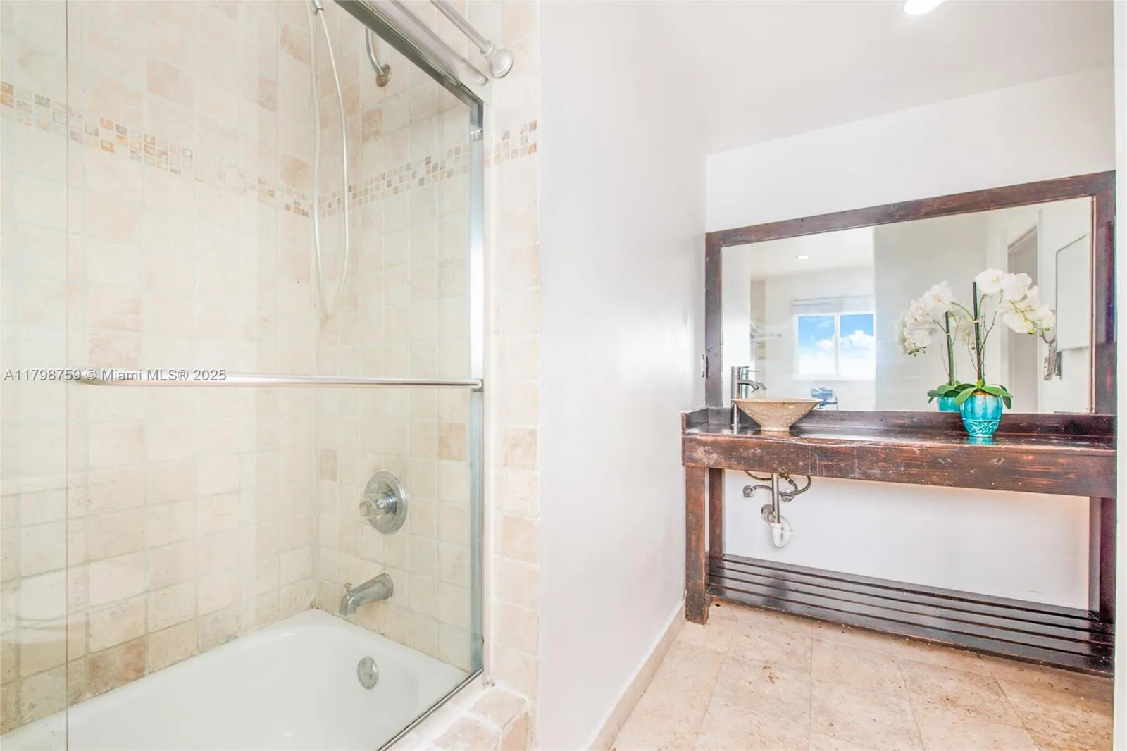 Miami, Florida 33177, United States, 4 Bedrooms Bedrooms, ,2 BathroomsBathrooms,Residential,Pending,124613