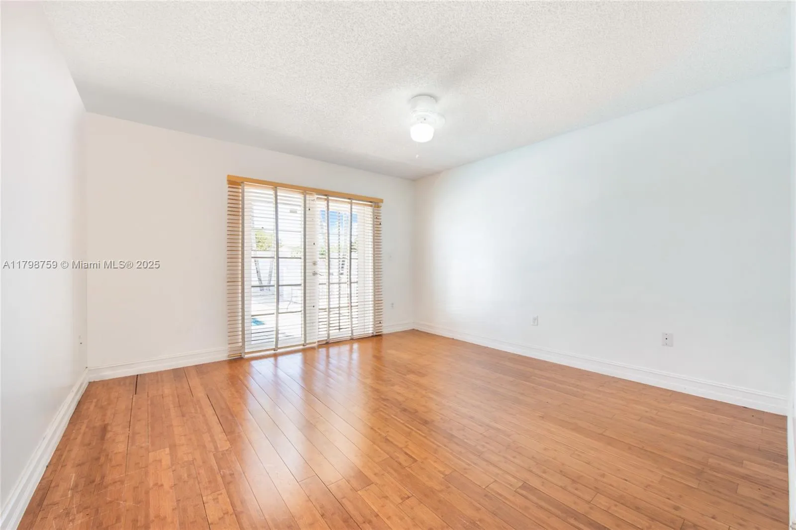 Miami, Florida 33177, United States, 4 Bedrooms Bedrooms, ,2 BathroomsBathrooms,Residential,Pending,124613