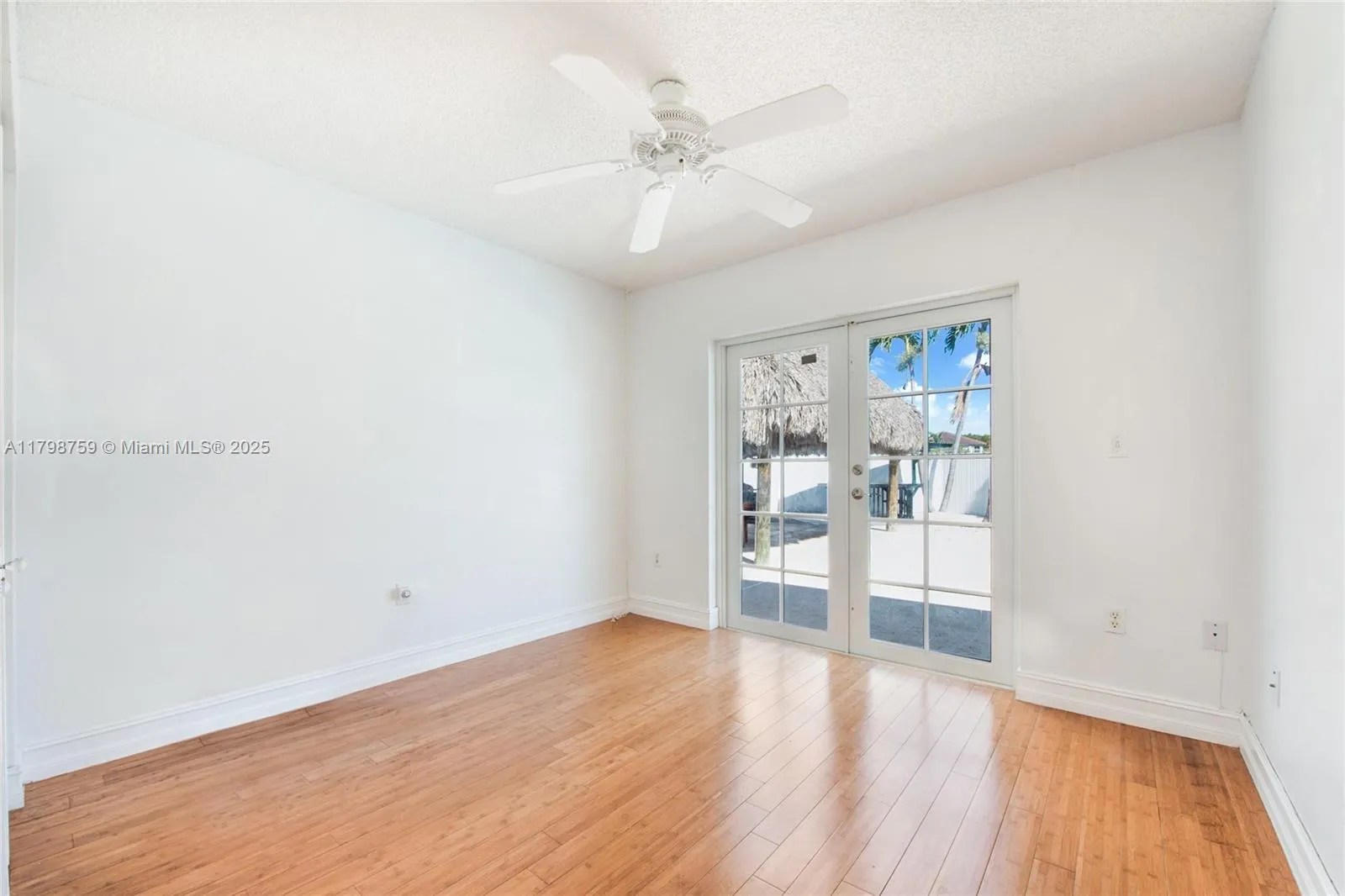 Miami, Florida 33177, United States, 4 Bedrooms Bedrooms, ,2 BathroomsBathrooms,Residential,Pending,124613