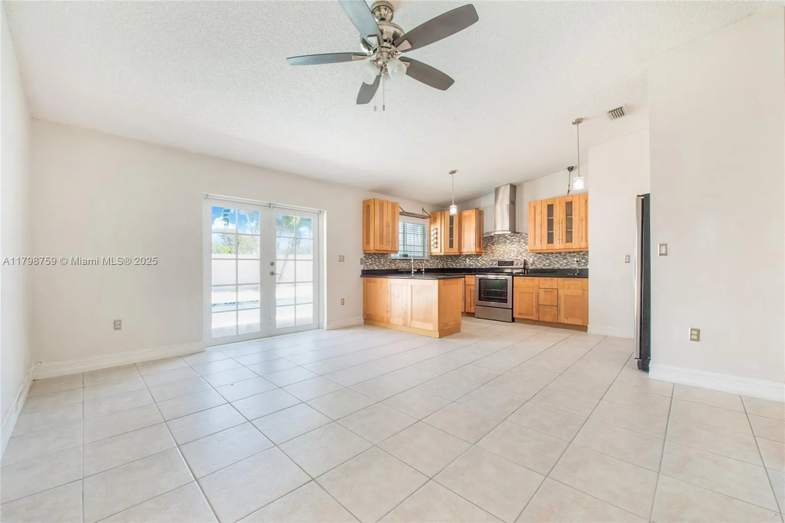 Miami, Florida 33177, United States, 4 Bedrooms Bedrooms, ,2 BathroomsBathrooms,Residential,Pending,124613