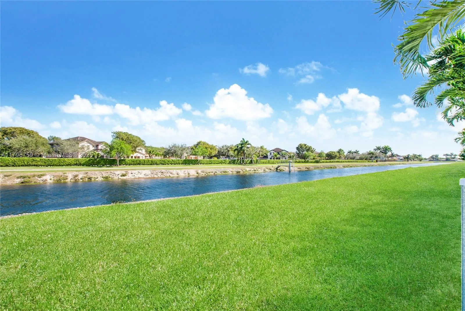 Miami, Florida 33177, United States, 4 Bedrooms Bedrooms, ,2 BathroomsBathrooms,Residential,Pending,124613