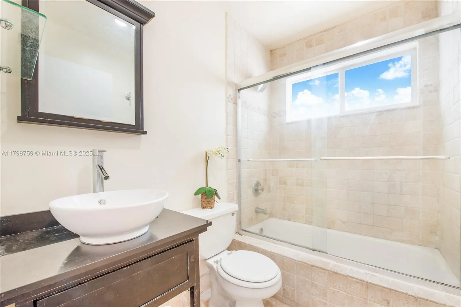 Miami, Florida 33177, United States, 4 Bedrooms Bedrooms, ,2 BathroomsBathrooms,Residential,Pending,124613