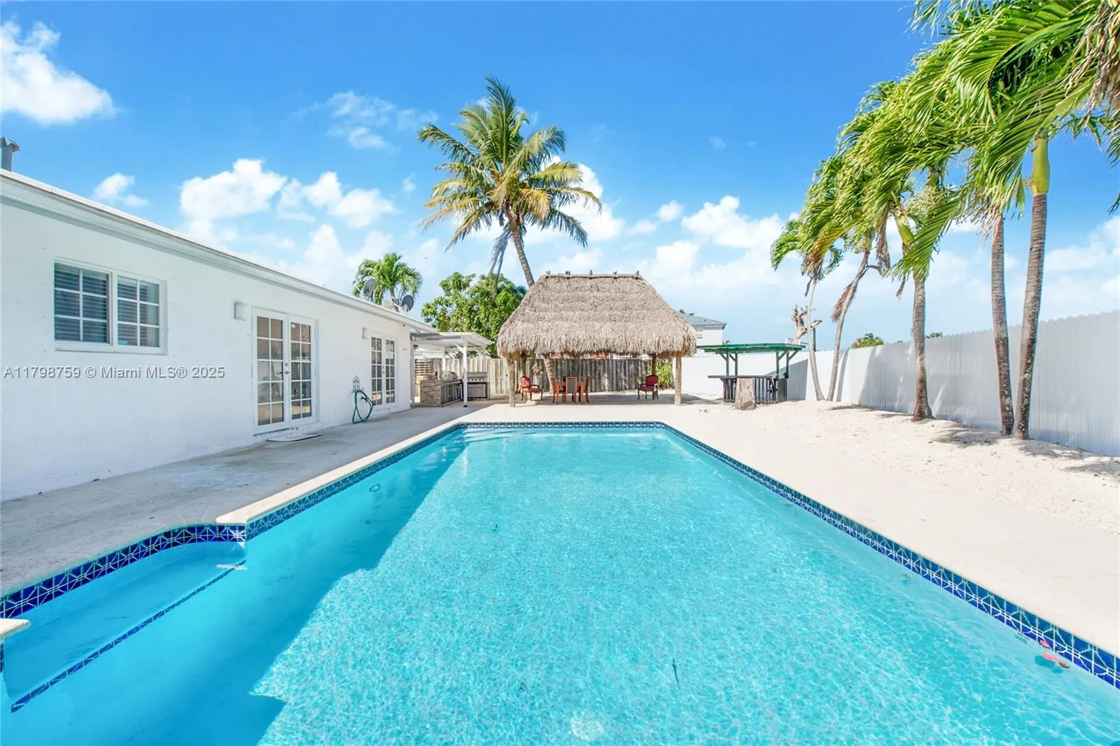 Miami, Florida 33177, United States, 4 Bedrooms Bedrooms, ,2 BathroomsBathrooms,Residential,Pending,124613